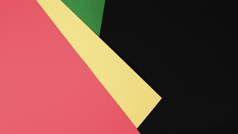 Video-Von-Roten,-Gelben-Und-Grünen-Papieren-Mit-Kopierraum-Auf-Schwarzem-Hintergrund