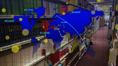 Animación-De-Manchas-Y-Procesamiento-De-Datos-Con-Mapa-Mundial-Sobre-Libros-En-Estanterías-De-La-Biblioteca