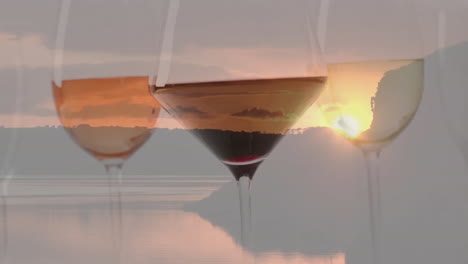 Komposit-Aus-Gläsern-Weiß-,-Rosé--Und-Rotwein-Vor-Dem-Hintergrund-Des-Sonnenuntergangs