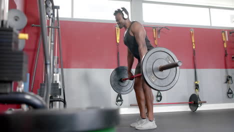 Fit-African-American-man-lifting-weights-at-the-gym
