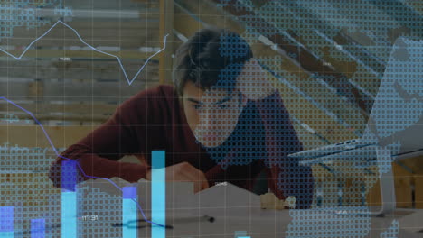 Animation-Der-Verarbeitung-Finanzieller-Daten-über-Einen-Asiatischen-Geschäftsmann-Im-Büro