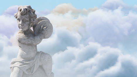 Animación-De-Escultura-Gris-De-Cupido-Sobre-Cielo-Azul-Y-Nubes,-Espacio-De-Copia
