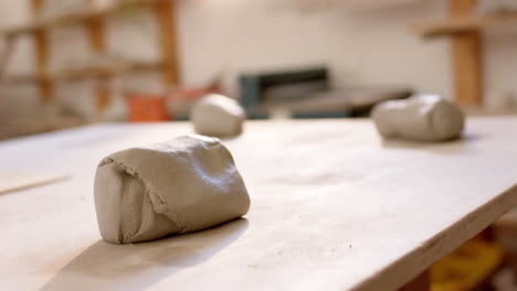 Clay-lying-on-desk-in-pottery-studio