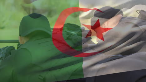 Animation-Der-Flagge-Algeriens-über-Kaukasischen-Männlichen-Soldaten-Mit-Waffen