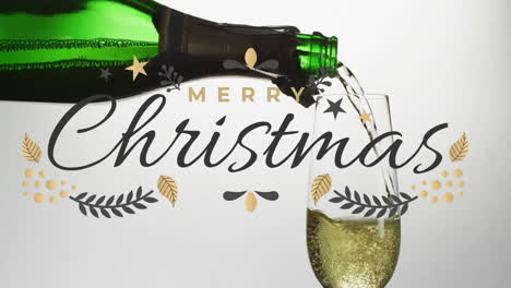 Animation-Eines-Frohe-Weihnachten-Textes-über-Champagner,-Der-In-Ein-Glas-Gegossen-Wird