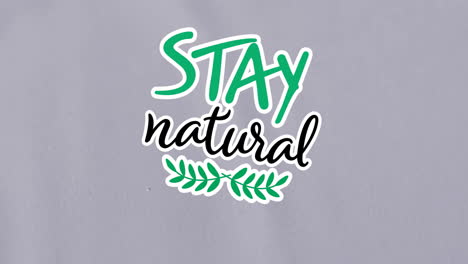 Animation-Von-„Stay-Natural“-Text-über-Wassertropfen-Auf-Grauem-Hintergrund