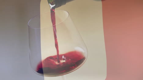 Komposit-Aus-Rotwein,-Der-In-Ein-Glas-Gegossen-Wird,-über-Dem-Hintergrund-Der-Französischen-Flagge