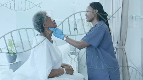 Animation-Von-DNA-Strängen-über-Einer-Afroamerikanischen-Ärztin,-Die-Einen-älteren-Patienten-Untersucht