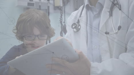 Animación-De-La-Red-De-Conexiones-Sobre-Un-Médico-Varón-Caucásico-Y-Un-Paciente-Infantil-Usando-Una-Tableta