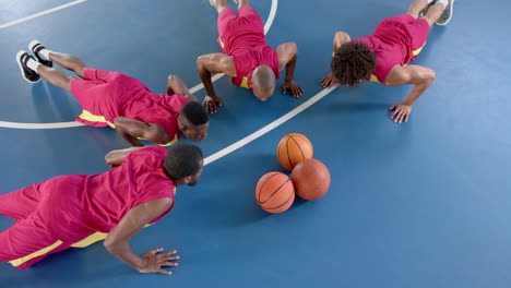 Afroamerikanische-Männer-Auf-Einem-Basketballplatz