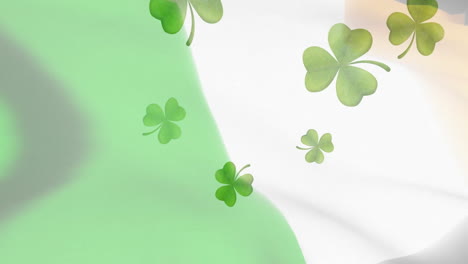 Animation-Von-Kleeblättern,-Die-über-Die-Irische-Flagge-Fallen