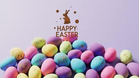 Animación-De-Texto-De-Feliz-Pascua-Sobre-Coloridos-Huevos-De-Pascua-Sobre-Fondo-Púrpura