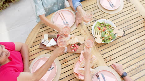 Senior-friends-enjoy-a-meal-outdoors