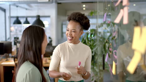 Young-African-American-woman-engages-in-a-lively-business-conversation-at-the-office