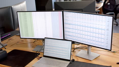A-multi-monitor-setup-enhances-business-productivity-at-the-office