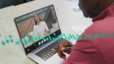 Animation-Der-Verarbeitung-Finanzieller-Daten-über-Einen-Afroamerikanischen-Mann-Per-Laptop-Videoanruf