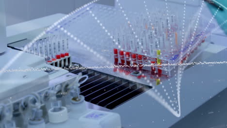 Animation-Eines-DNA-Strangs-Und-Datenverarbeitung-Durch-Wissenschaftler,-Die-Ein-Tablet-Im-Labor-Verwenden