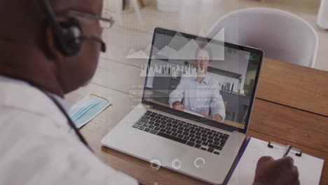 Animation-Der-Digitalen-Datenverarbeitung-über-Einen-Afroamerikanischen-Geschäftsmann-Per-Laptop-Videoanruf