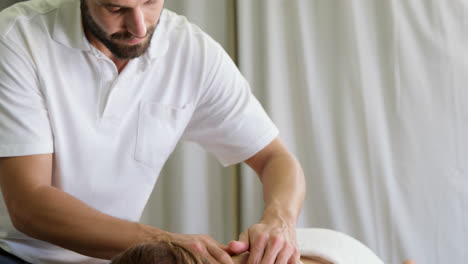 Physiotherapist-giving-back-massage-to-a-woman