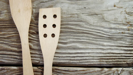 Wooden-spatula-on-table