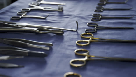 Close-up-of-surgical-tools-on-tray