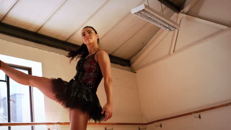 Bailarina-Practicando-Un-Baile-De-Ballet