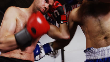 Zwei-Boxer-Trainieren-Im-Boxring