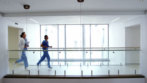 Doctor-and-nurse-running-in-passageway-of-hospital-