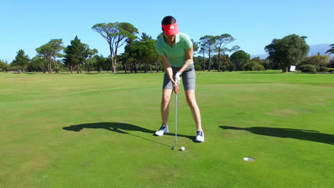 couple-playing-golf