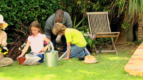 Gartenarbeit-Für-Die-Ganze-Familie