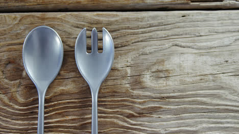 Spoon-and-fork-on-wooden-table