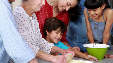 Multi-generation-family-baking-together