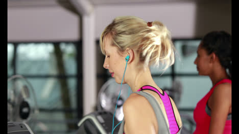 Woman-running-on-the-treadmill