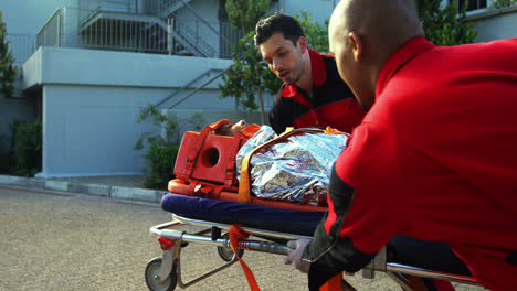 Paramedics-rushing-a-patient-in-emergency