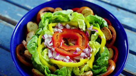 Salat-In-Schüssel-Dekoriert