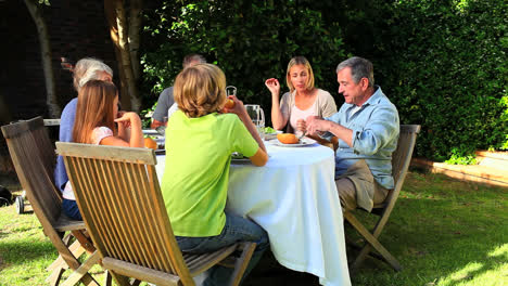 Family-Barbecue-meal-in-garden