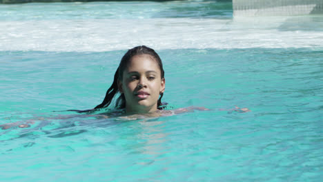 Beautiful-woman-swimming-in-swimming-pool