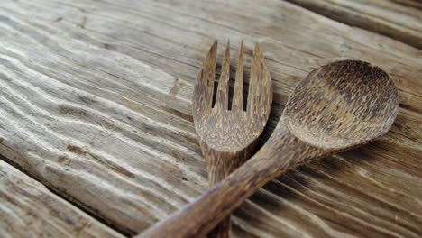 Wooden-spoon-and-fork-on-table
