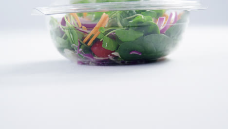 Frisches-Gemüse-Im-Plastikbehälter