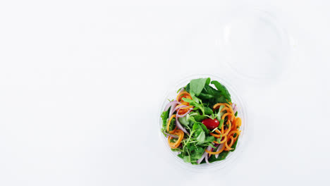 Fresh-salad-in-bowl