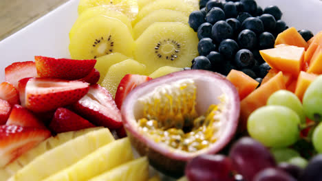 Verschiedene-Früchte-Auf-Teller