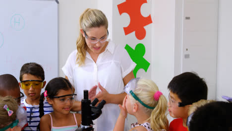 Teacher-assisting-kids-in-laboratory