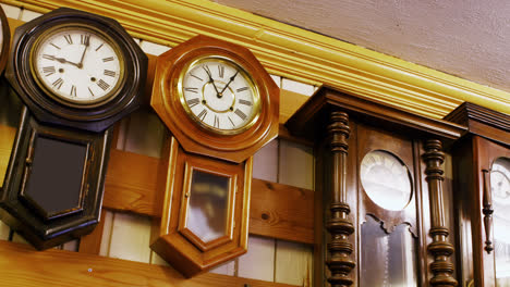 Clocks-for-repair-hanging-on-the-wall