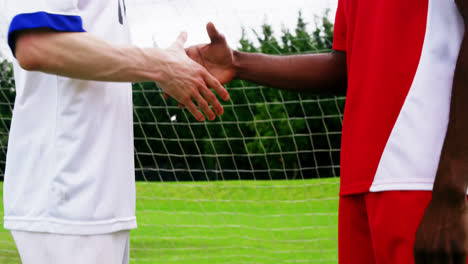 Two-football-players-shaking-hands