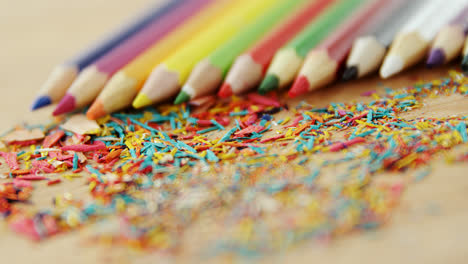 Colored-pencils-arranged-in-diagonal-line-with-pencil-shavings