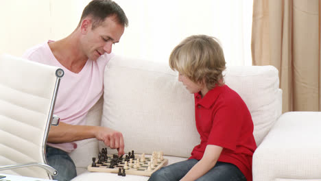 Vater-Und-Sohn-Spielen-Schach