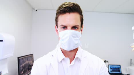 Portrait-of-dentist-wearing-surgical-mask