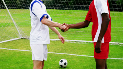 Two-football-players-shaking-hands
