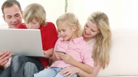 Panorama-of-family-buying-online-at-home