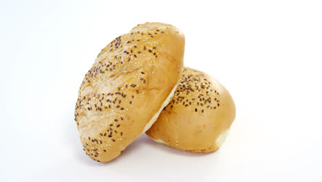 Laib-Brot-Auf-Weißem-Hintergrund